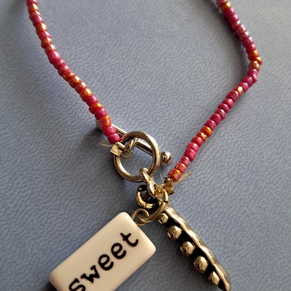 Beaded Bracelet with Sweet Pea Charm - Picture 2 of 4